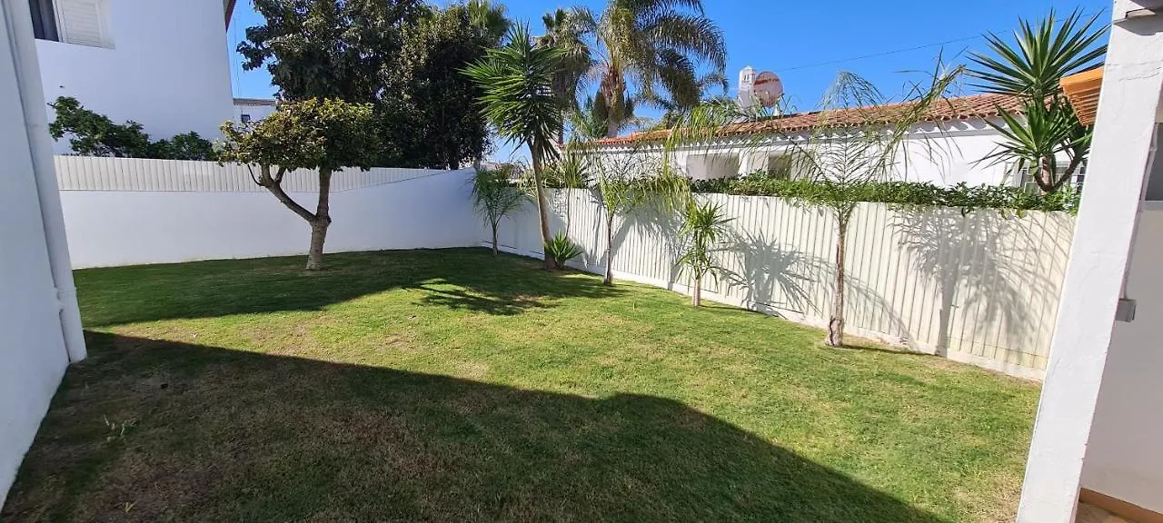 Oura - Large Villa - Private Pool - 5 Bedrooms Albufeira 0*,  Portekiz